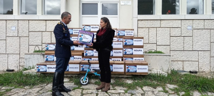 Instituto Universitário Militar entrega alimentos, roupas e brinquedos à Cruz Vermelha